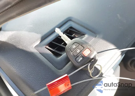 2015 Toyota Corolla Le z USA, uszkodzony, nr VIN 2T1BURHE0FC420115